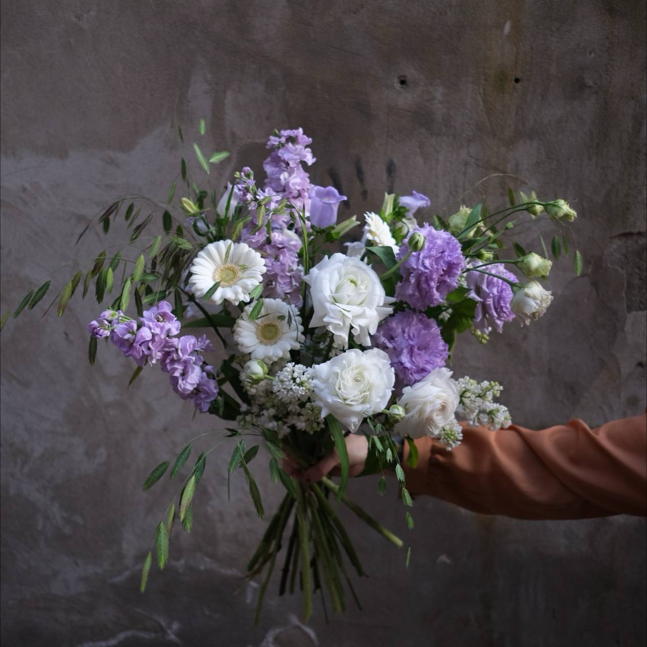 Колокольчики, маттиола и ранункулюсы