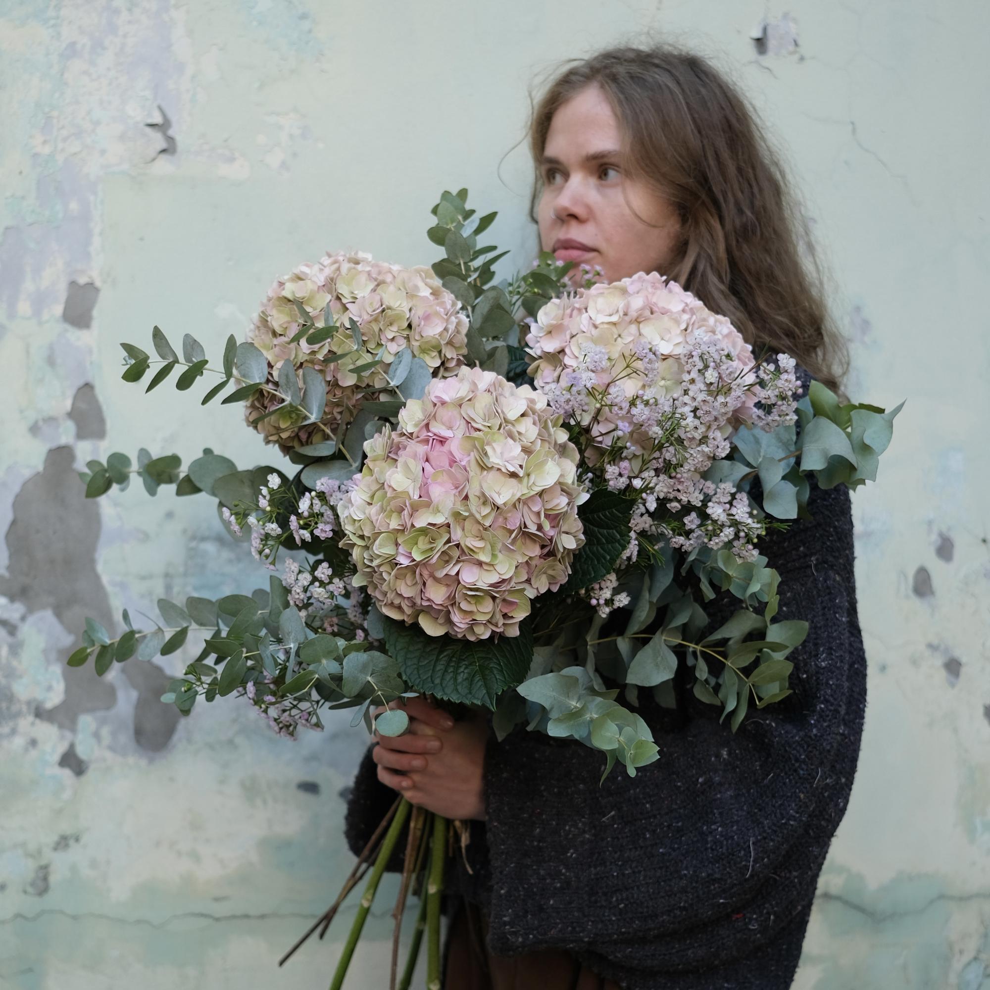 Жемчужные гортензии и восковой мирт