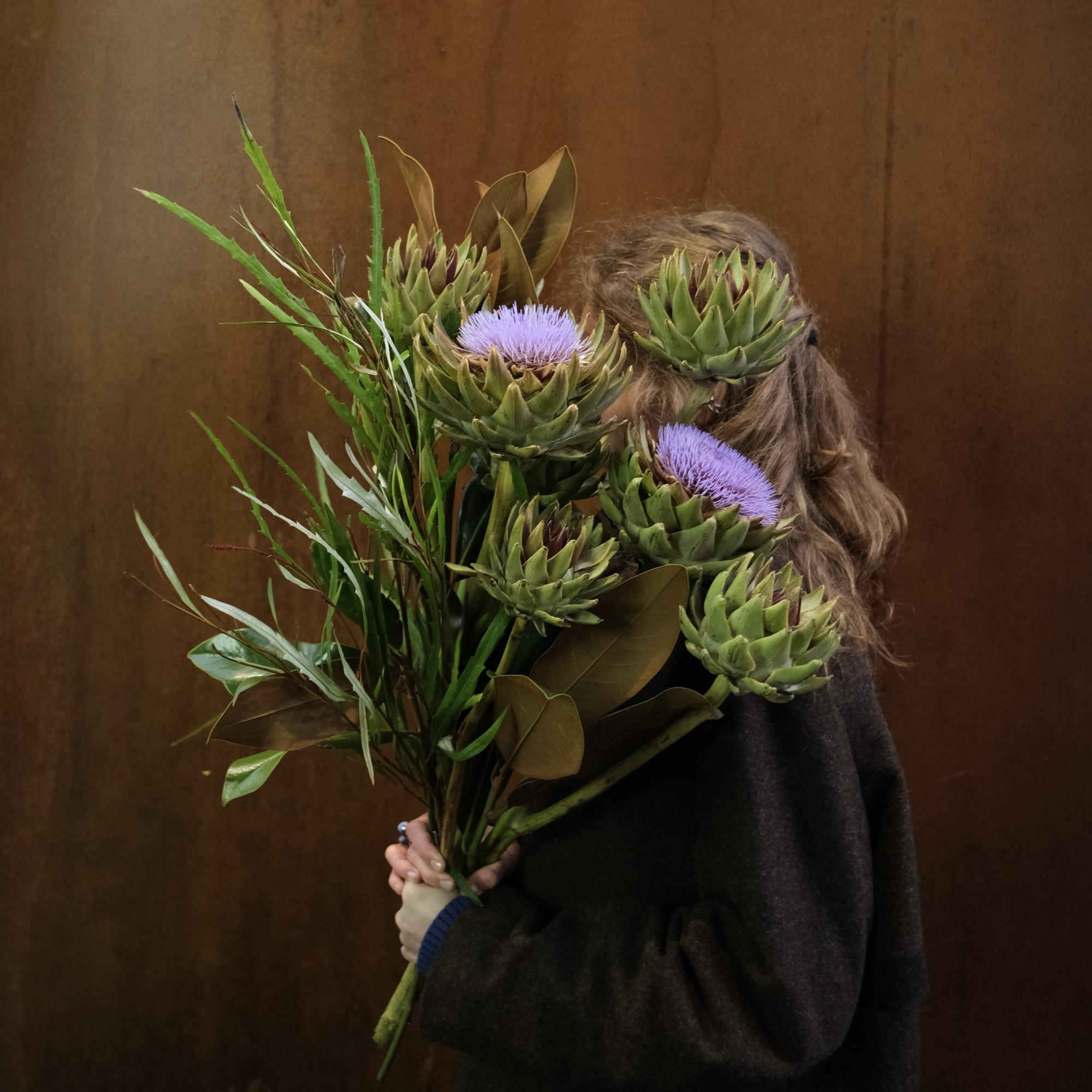 Артишоки и листья магнолии