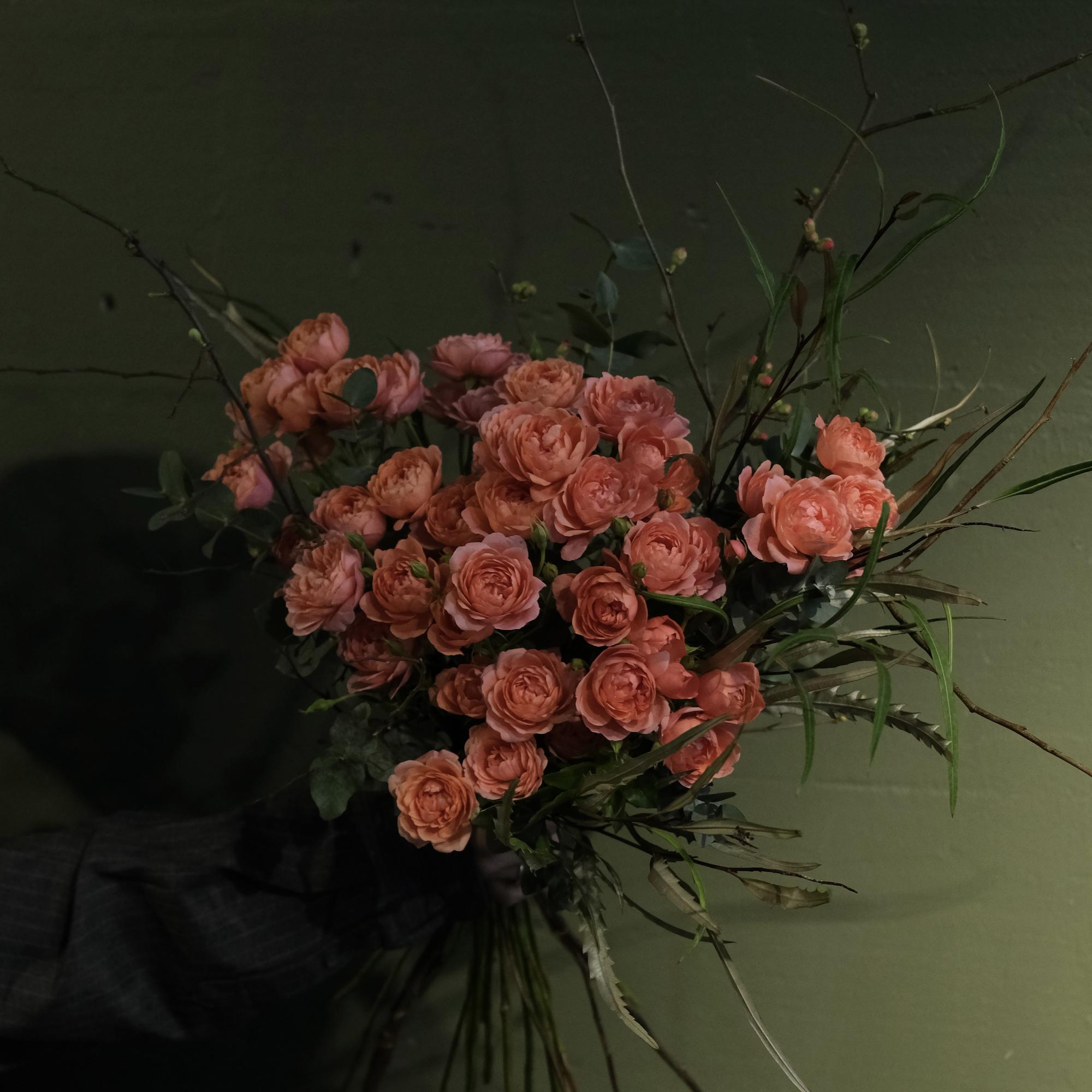 Букет персиковых пионовидных роз