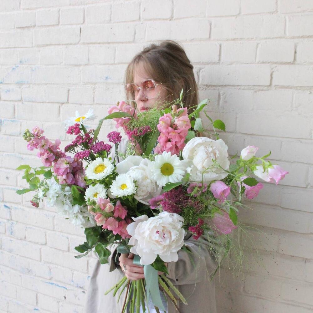 Пионы, колокольчики и ромашки