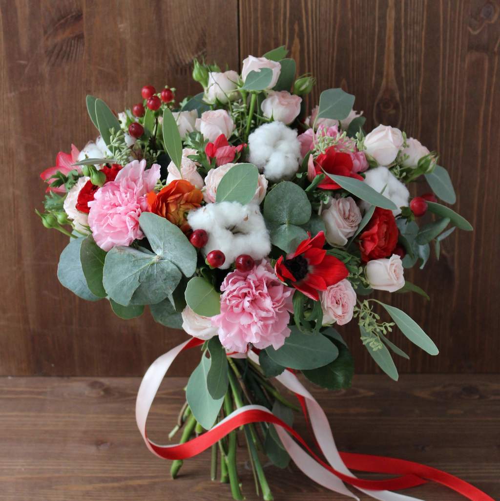 Свадебный букет невесты в розовых цветах