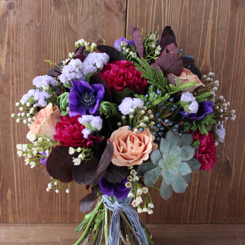 Букет невесты с фиолетовыми цветами