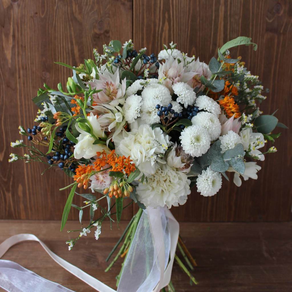 Белый круглый букет невесты