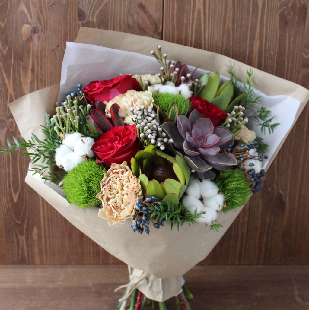 Букет с красными розами и гвоздиками на похороны Уфа купить с доставкой.