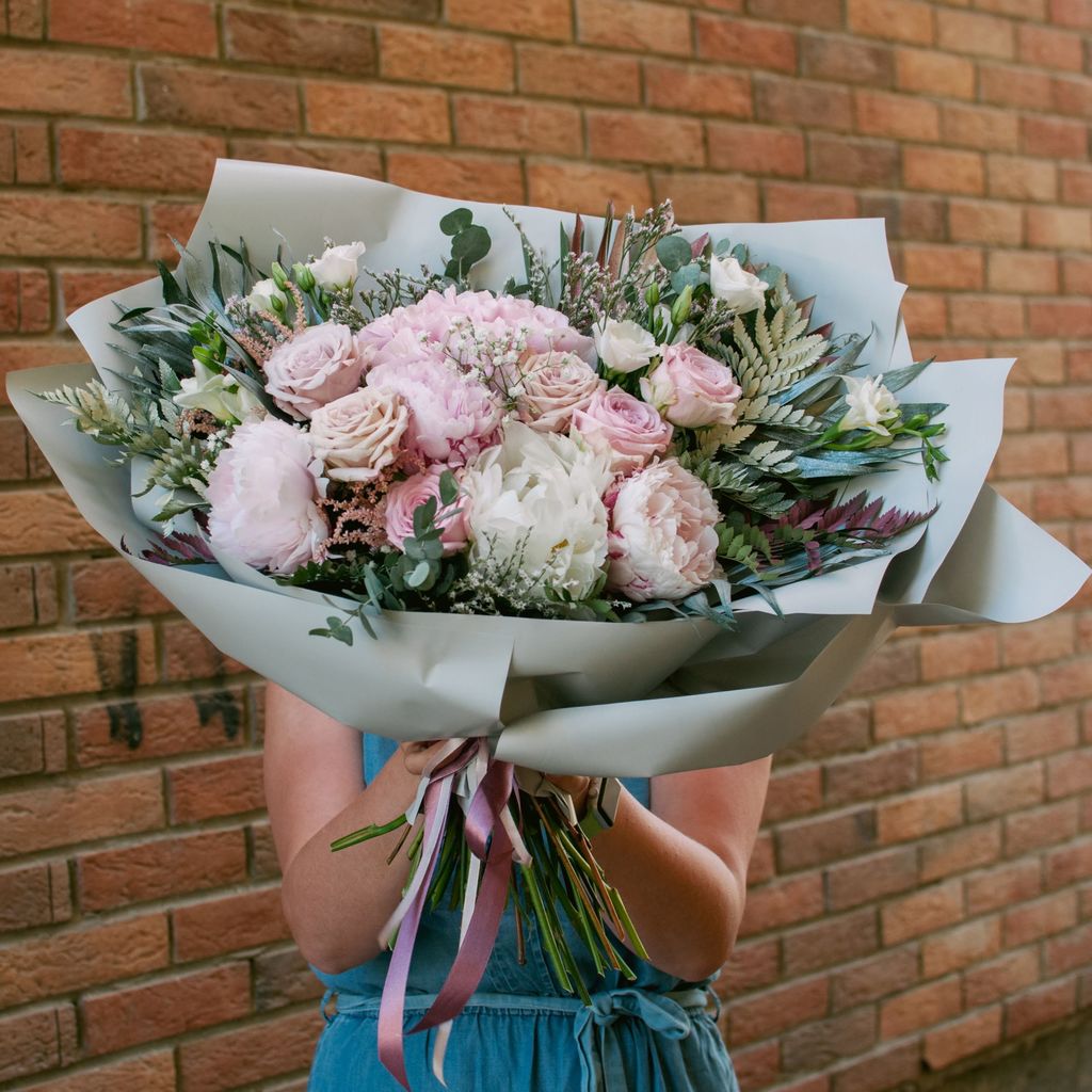 Заказать большой красивый букет цветов с доставкой в Уфе