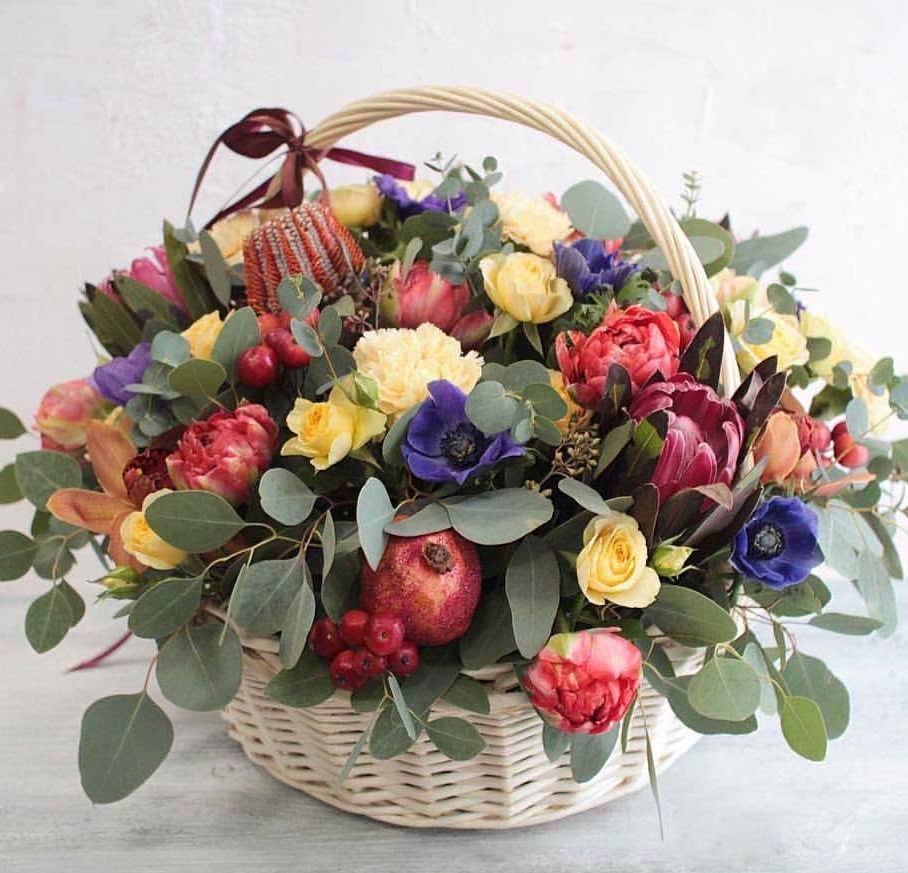 Большая шикарная композиция в корзине. Заказать корзину цветов с доставкой Уфа.