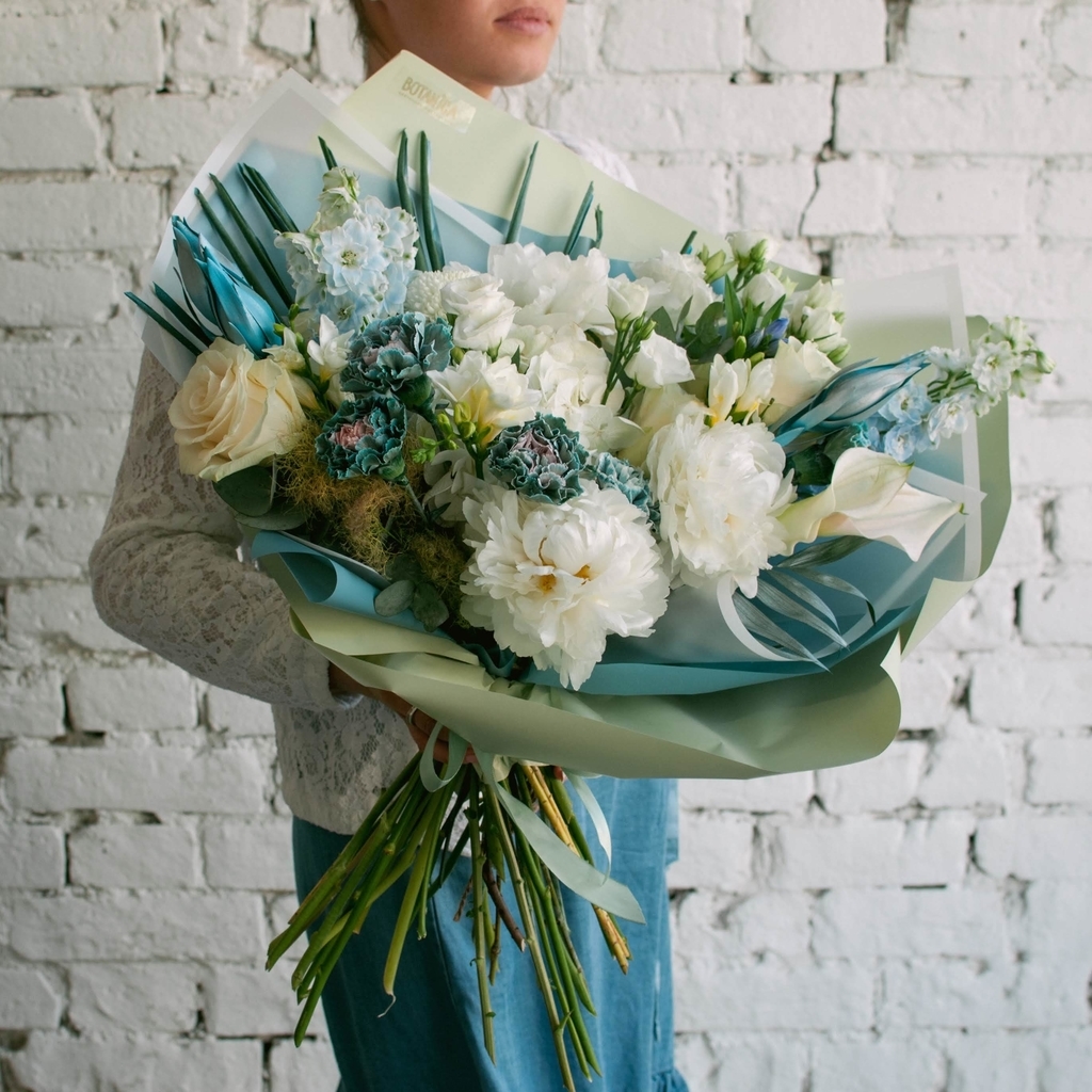 Купить роскошный букет цветов с пионами с доставкой Уфа.