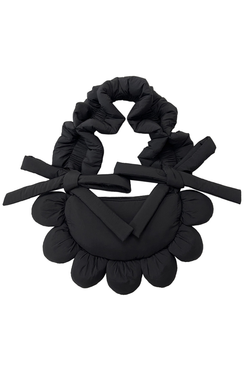 Сумка-цветок из чёрной плащёвой ткани