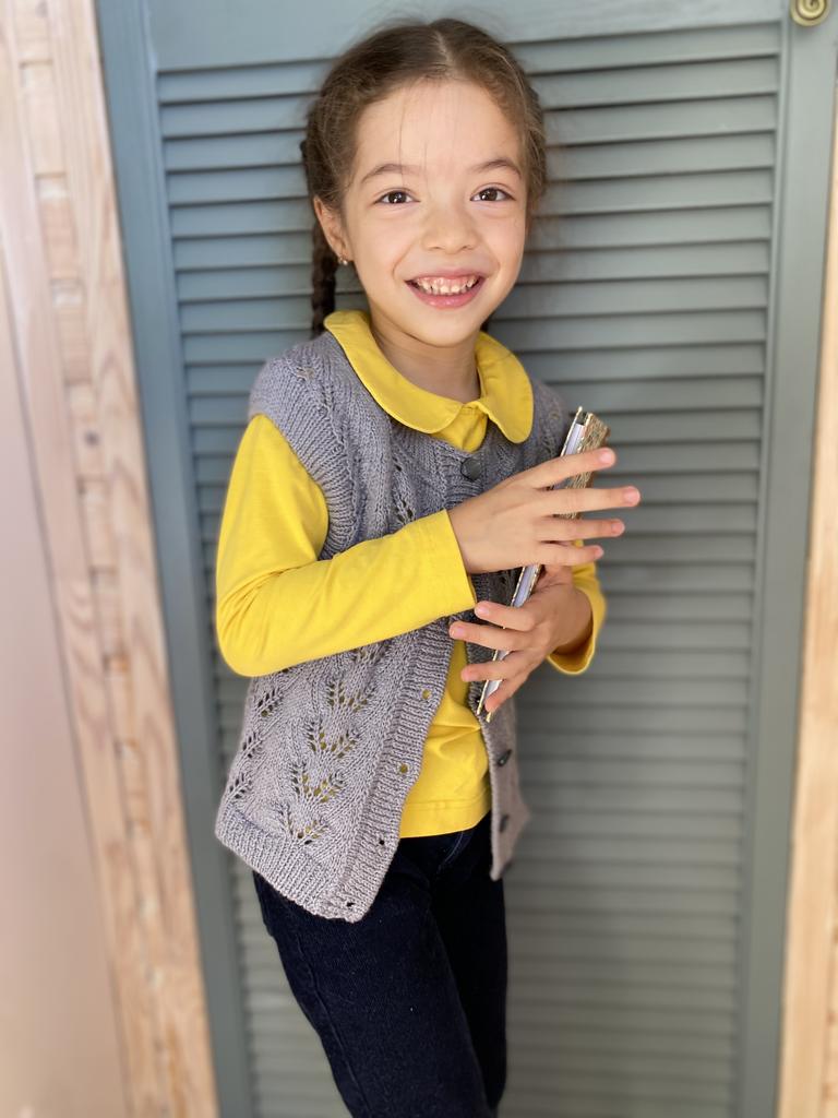 МК по вязанию. Ажурный жилет на пуговицах