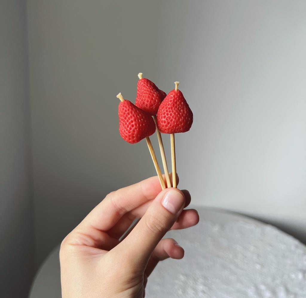 Свечи «Клубнички» на торт (3 шт)