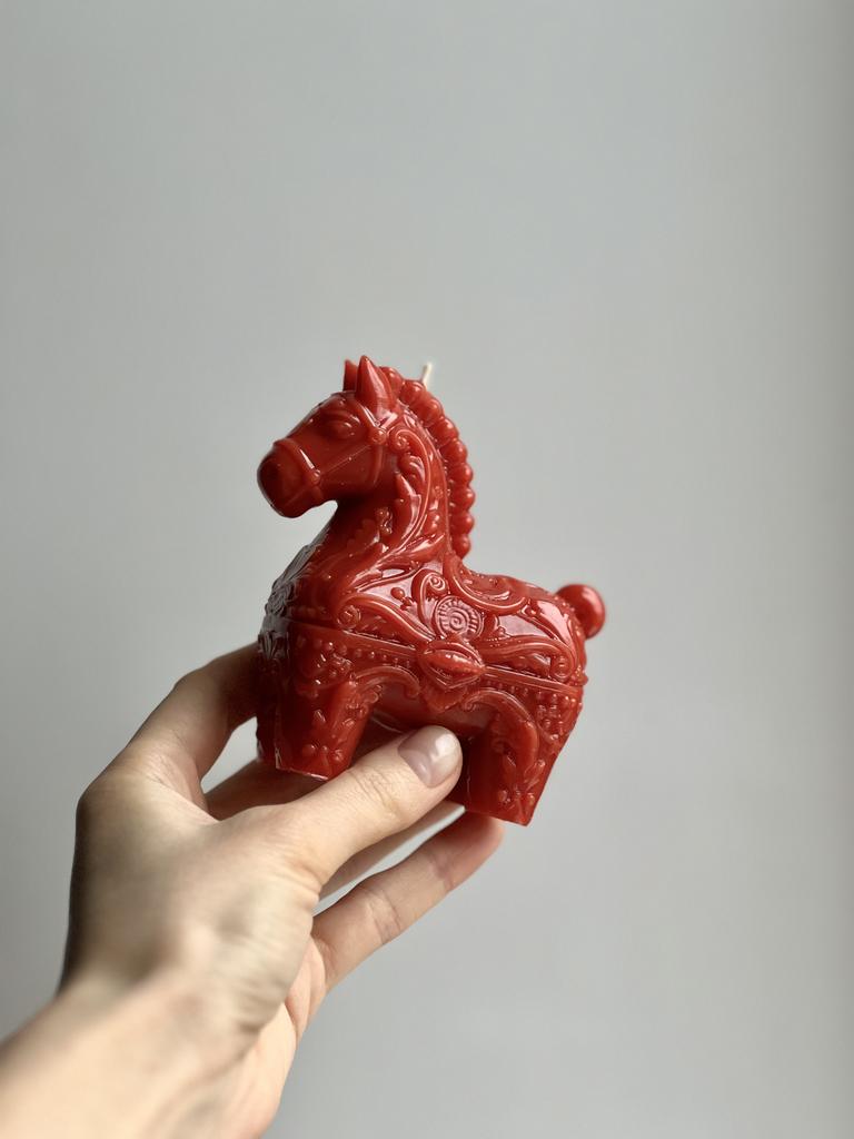 Свеча фигурная "Красный Конь"