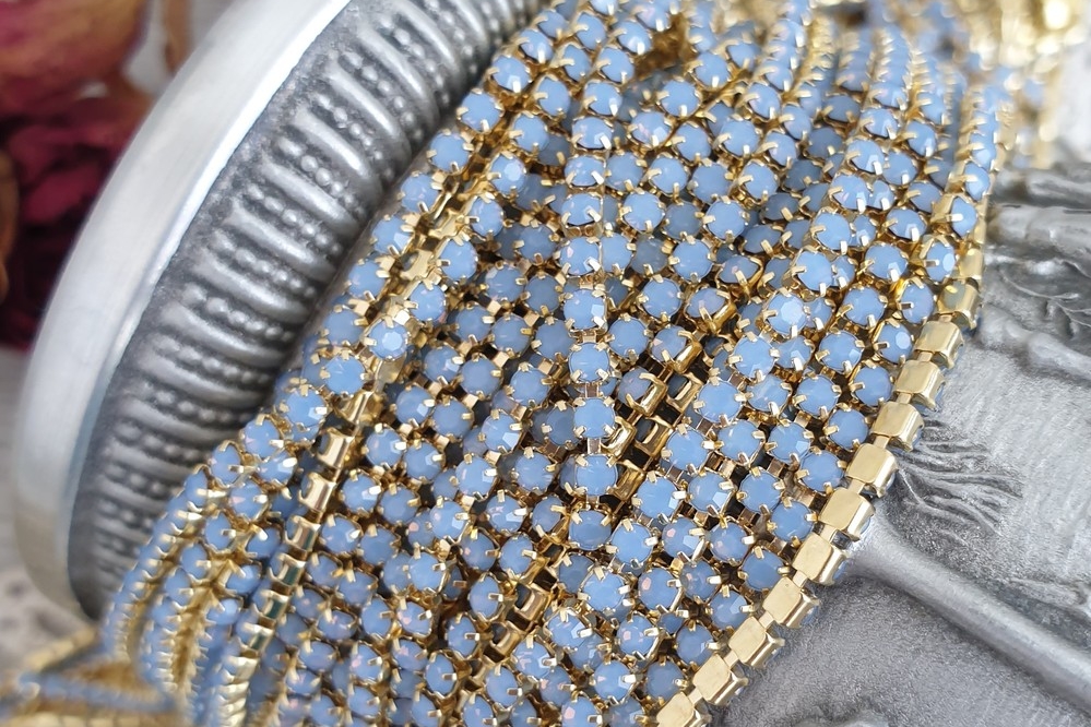 стразовая цепь опал