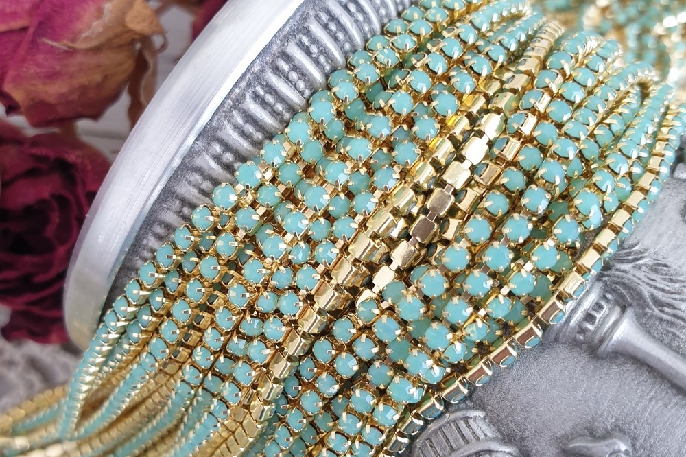 стразовая лента опал