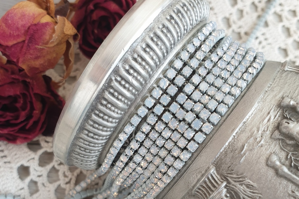 стразовая лента опал