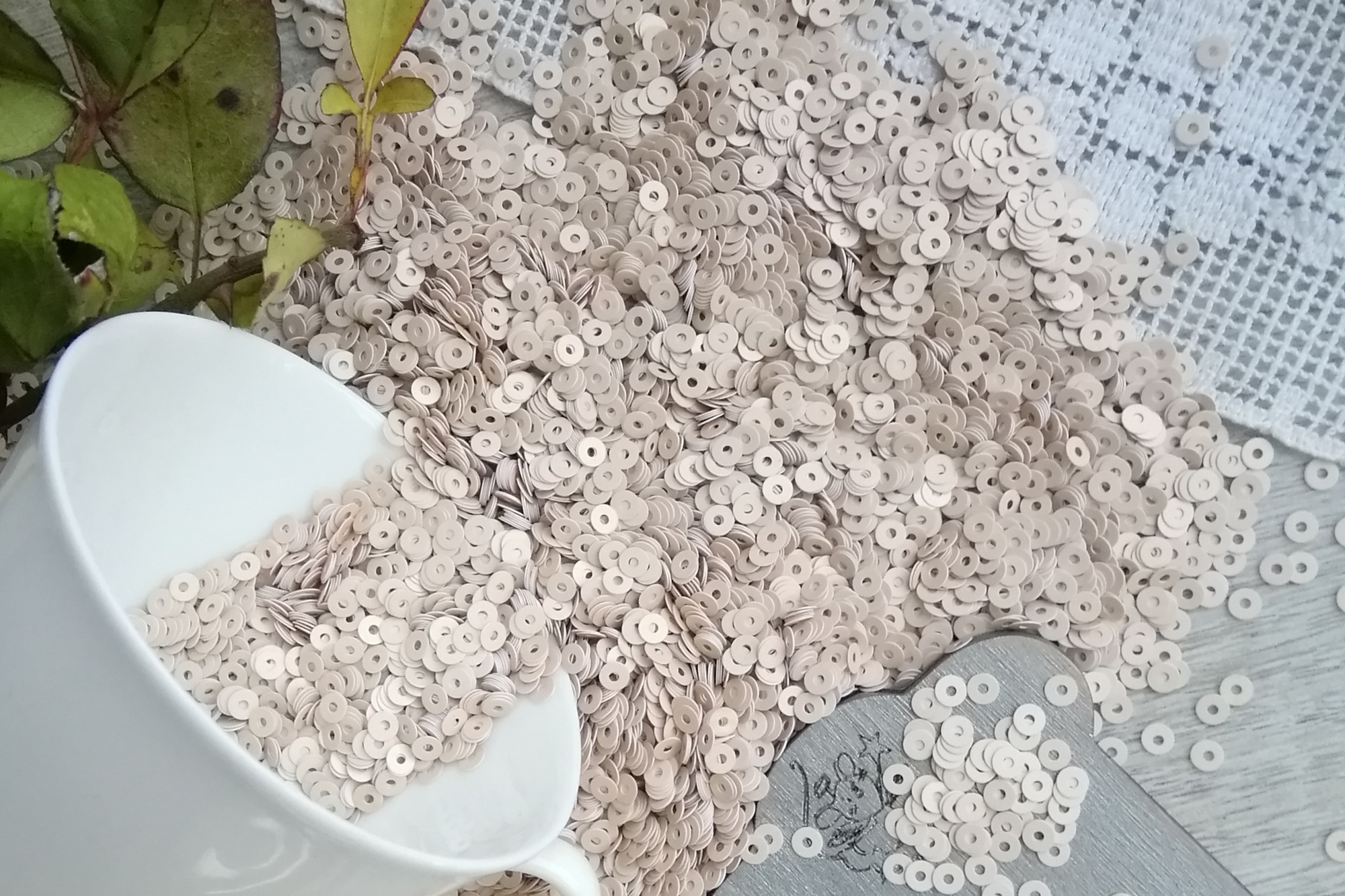 пайетки итальянские пайетки бежевые 3мм