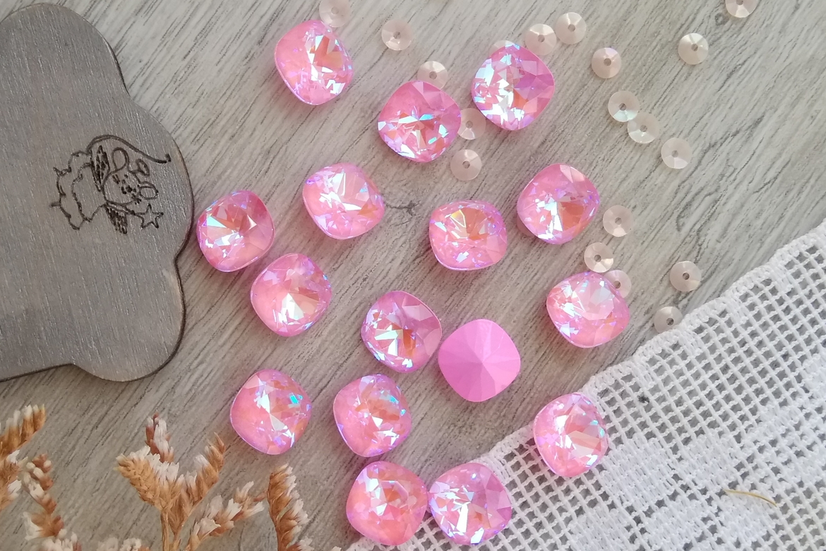 Кристаллы квадраты розовые