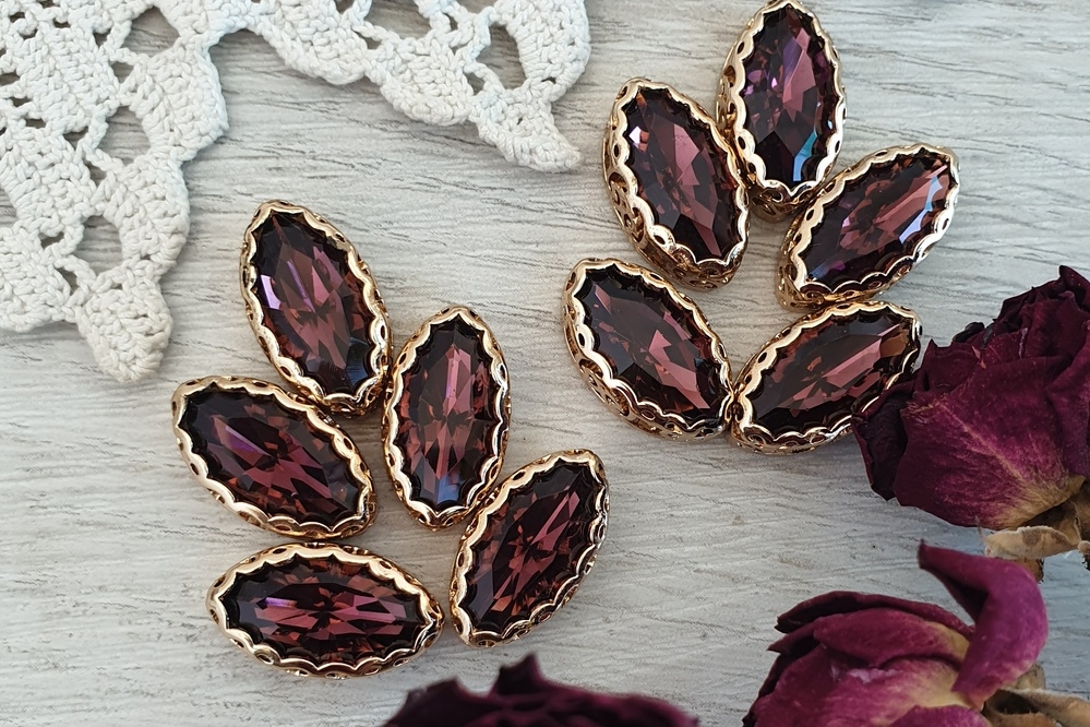 кристаллы в ажурной оправе