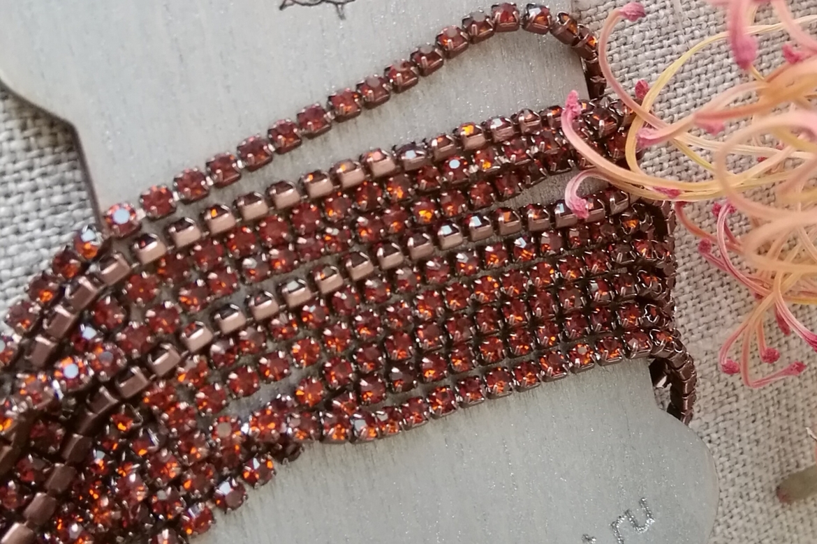 Стразовая лента 2мм (sl026)