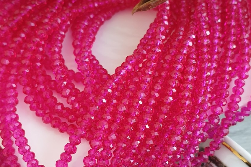 рондели, граненые бусины, цвет фуксии
