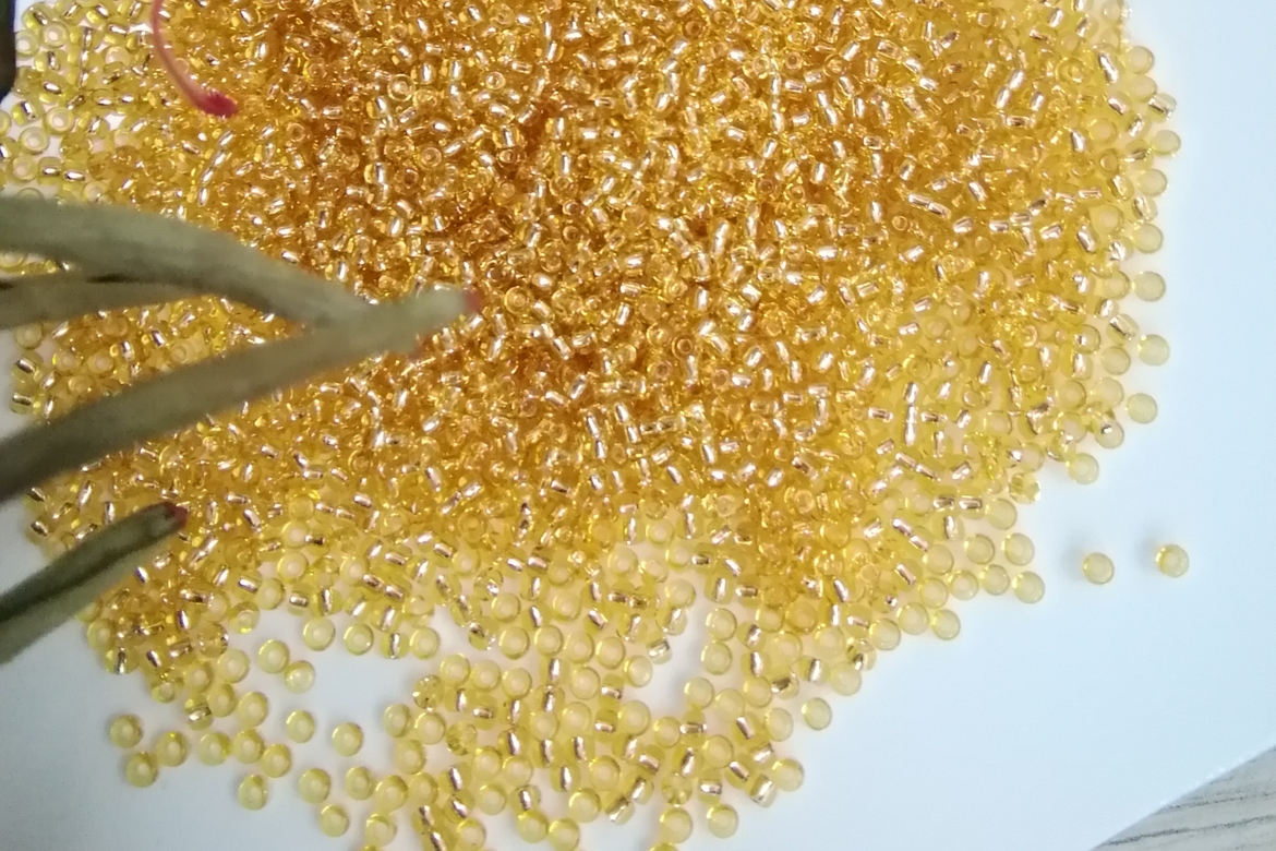 Бисер Японский TOHO, круглый, размер 11/0.  Цвет золотой №0022, прозрачный с посеребренным отверстием.