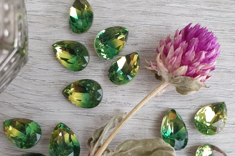 кристаллы двухцветные капли