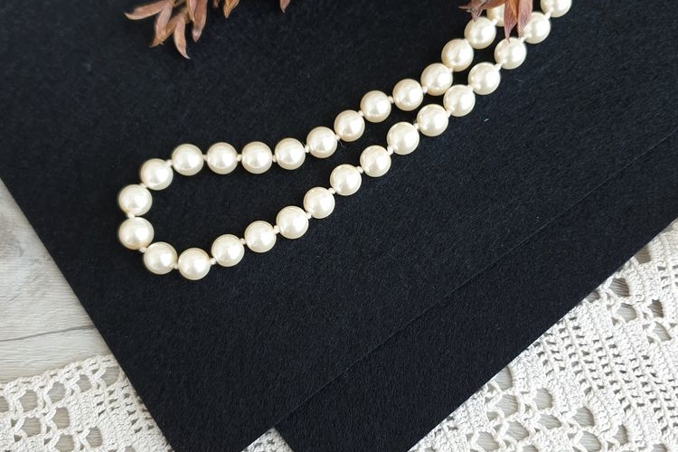 Фетр жесткий, толщина 1,2 мм. Цвет черный, Корея