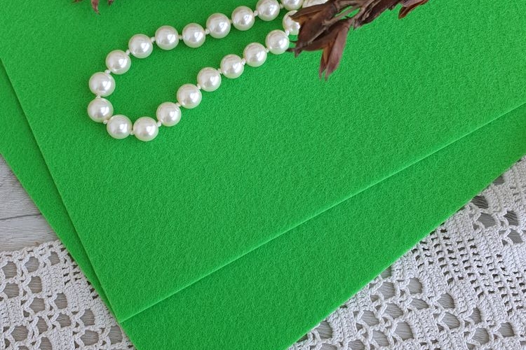 Фетр жесткий, толщина 1,2 мм. Цвет зеленый