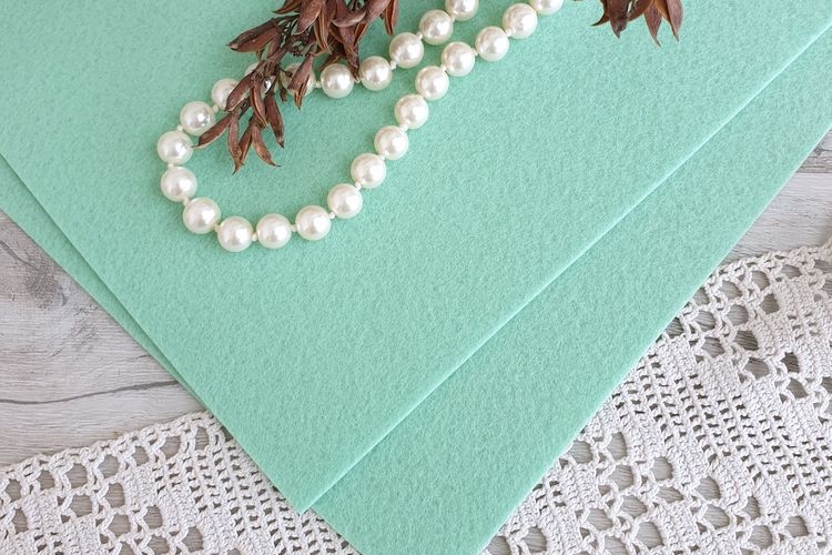 Фетр жесткий, толщина 1,2 мм. Цвет ментоловый