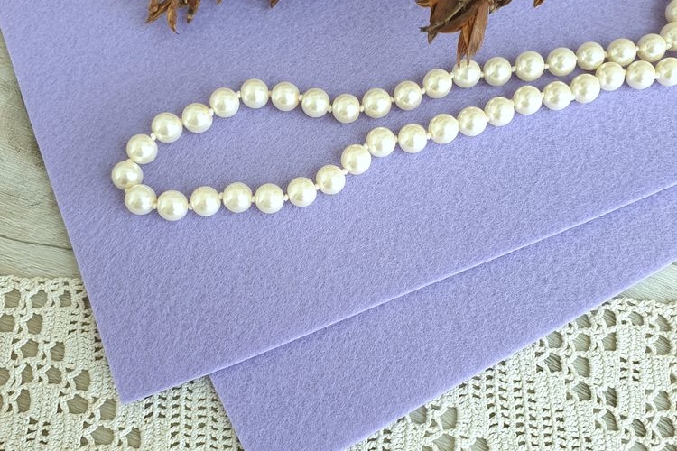 Фетр жесткий, толщина 1,2 мм. Цвет сиреневый