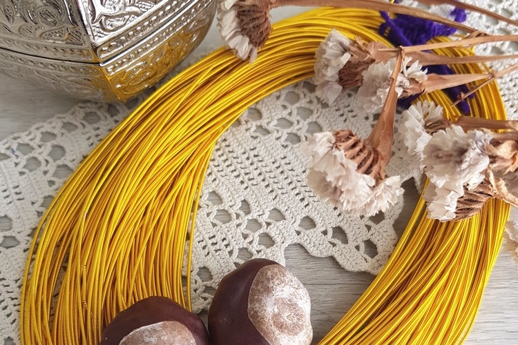 Канитель жесткая, цвет- золото. Размер 1мм