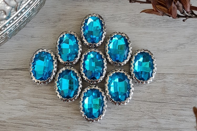 кристаллы в ажурной оправе