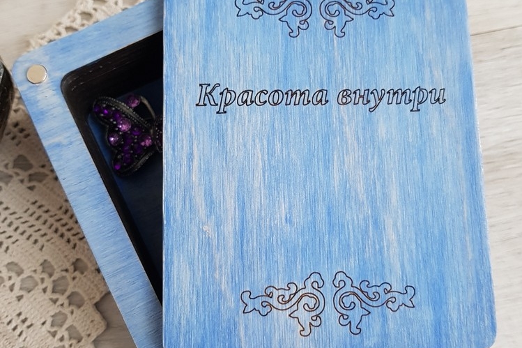 деревянная шкатулка