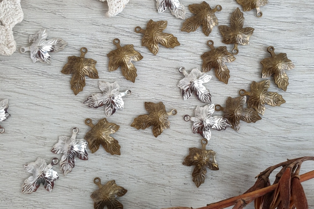 подвеска кленовый лист