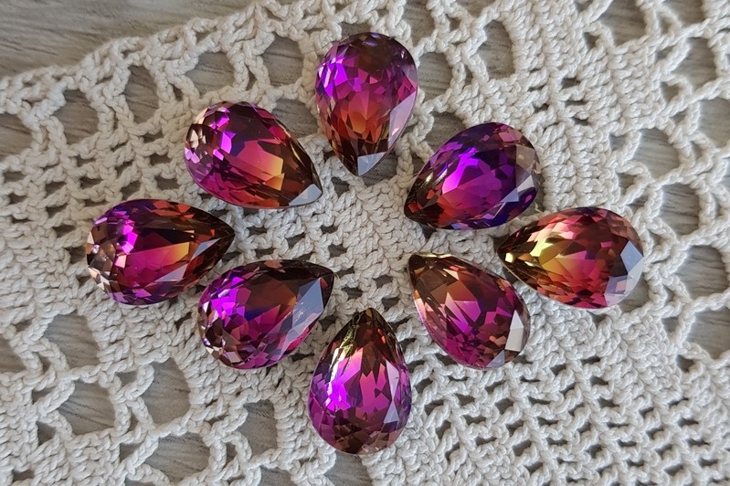 кристаллы двухцветные капли