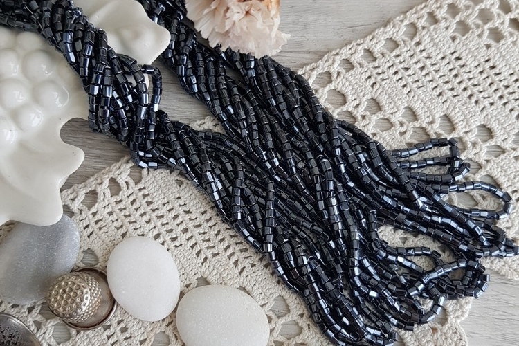 Бисер, чешский шестигранный. Цвет - серый графит. Размер 2мм