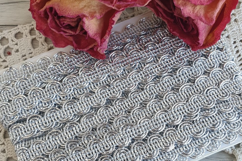 Металлизированное кружево
