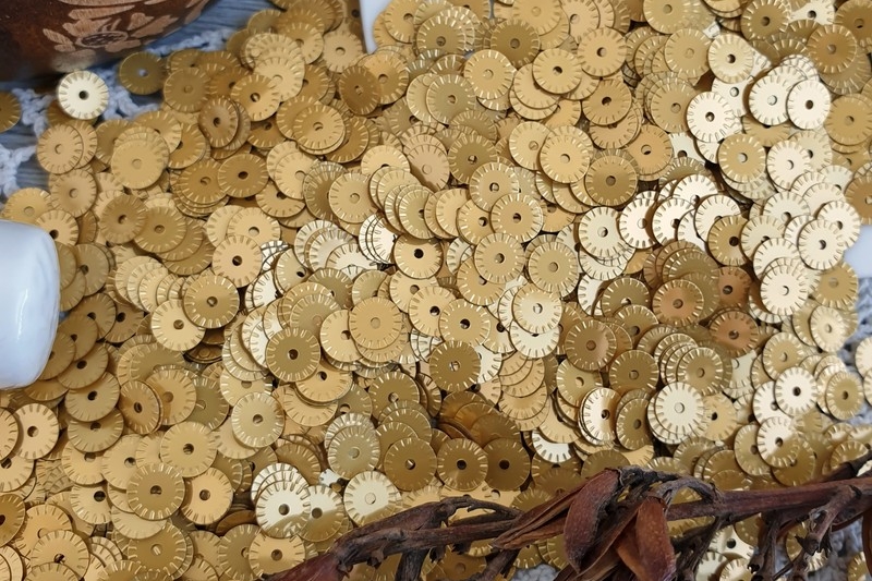 пайетки итальянские золотые рифленые