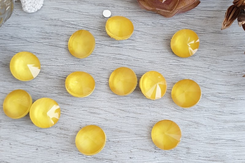 риволи кристаллы 10мм желтые