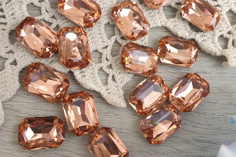 кристаллы для брошей