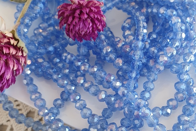 рондели, граненые бусины, голубые прозрачные