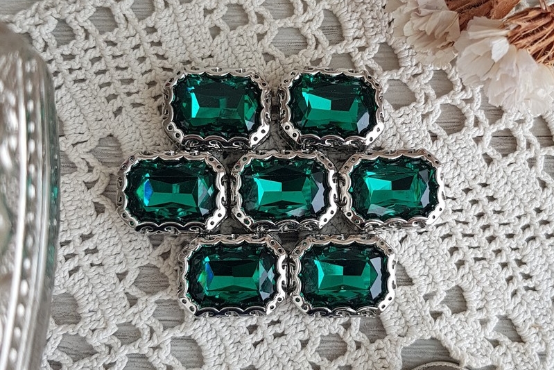 кристаллы в ажурной оправе