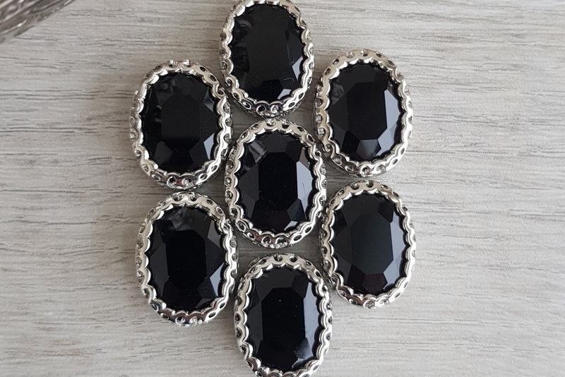 кристаллы в ажурной оправе