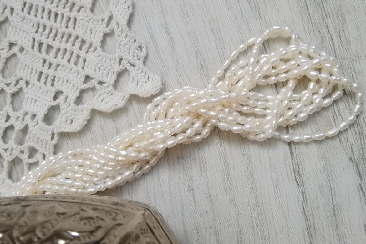 Жемчуг натуральный речной  белый 3*2 мм