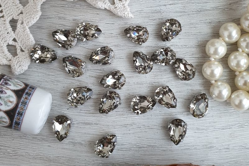 кристаллы капли серый