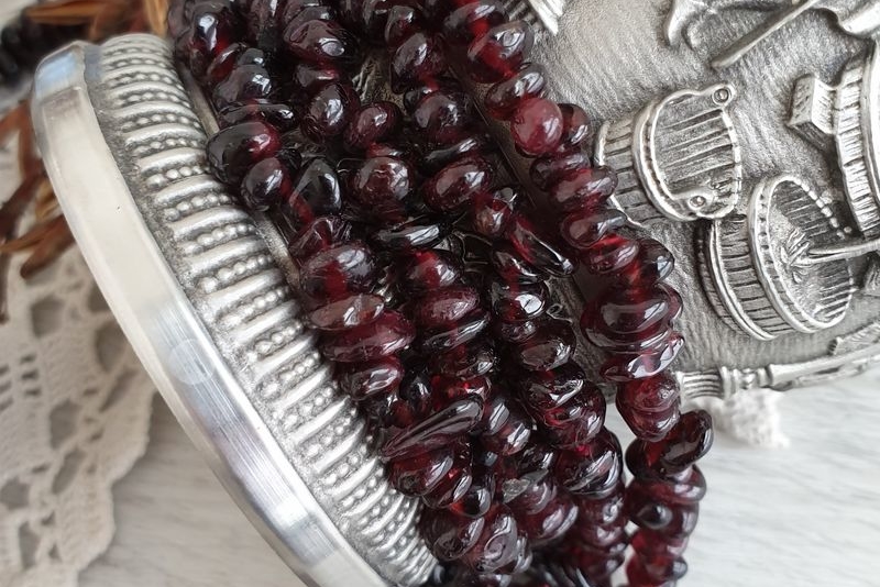 бусины граната