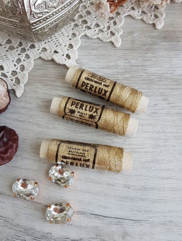 Нитки металлизированные на катушке nm002