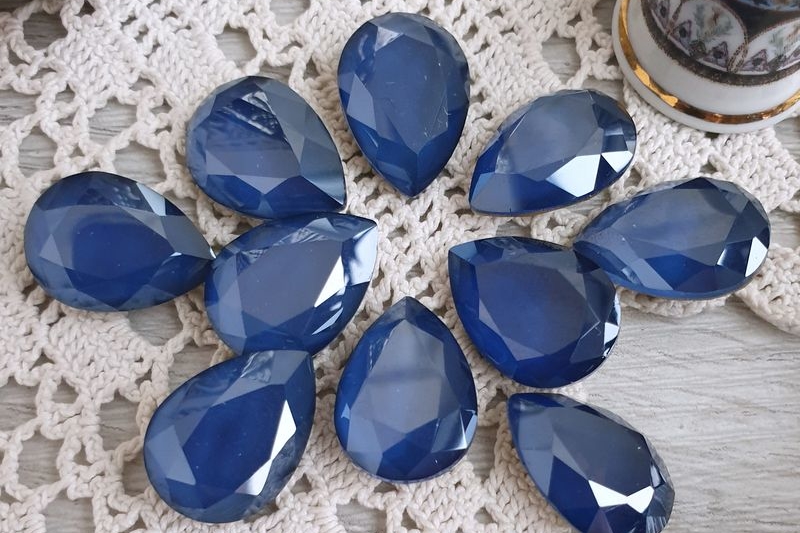 кристаллы в оправе капли