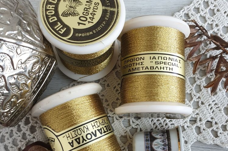 металлизированные нитки с бабочкой, люрекс, золотые