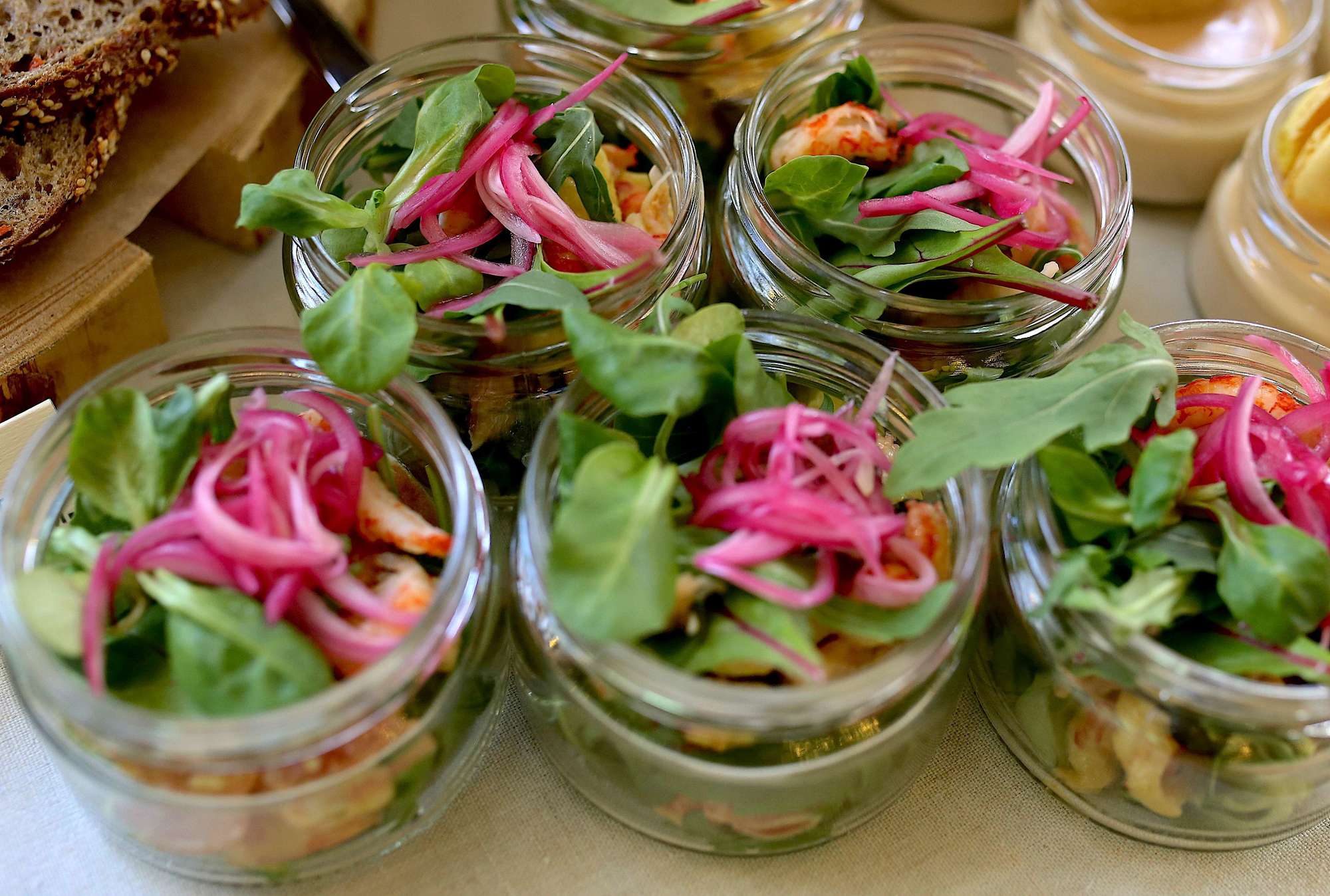 Салат с раковыми шейкам